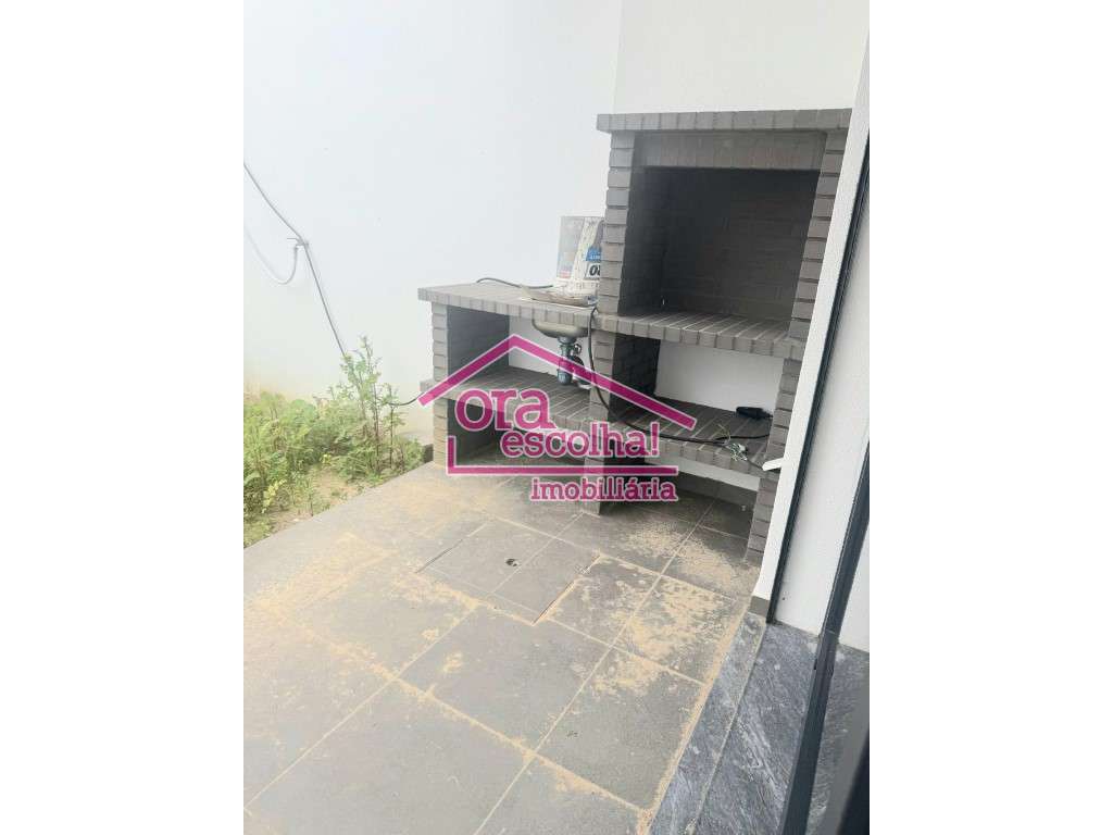 Moradia Isolada T4 NOVA com suíte e Garagem na Amora! - Grande imagem: 3/18