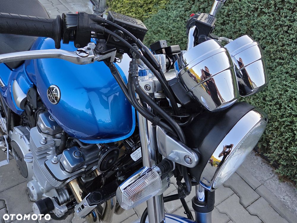 Yamaha XJR - 15