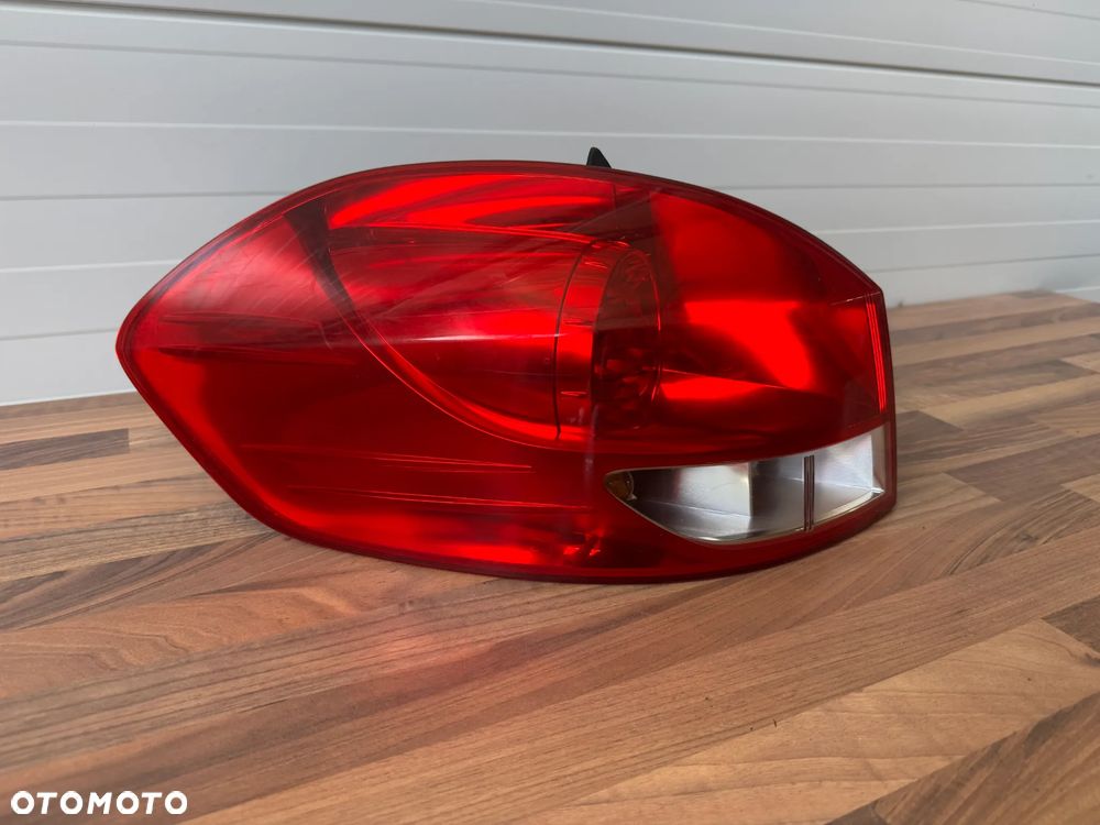 LAMPA TYŁ LEWA RENAULT CLIO III KOMBI 8200586843 - 2
