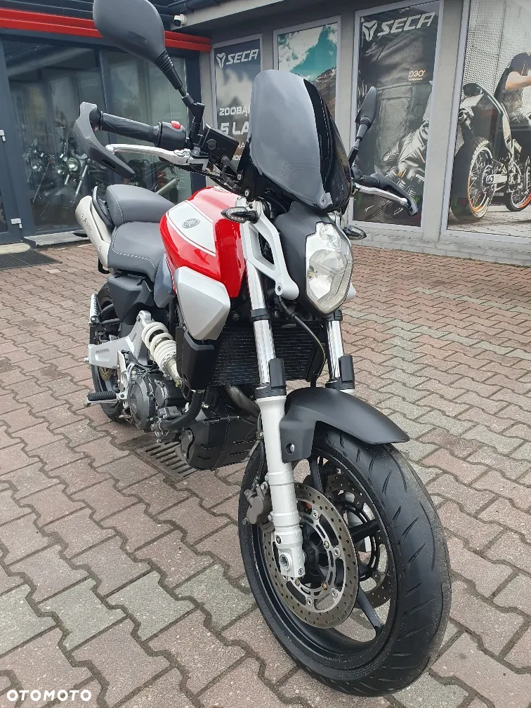 Yamaha MT - 18