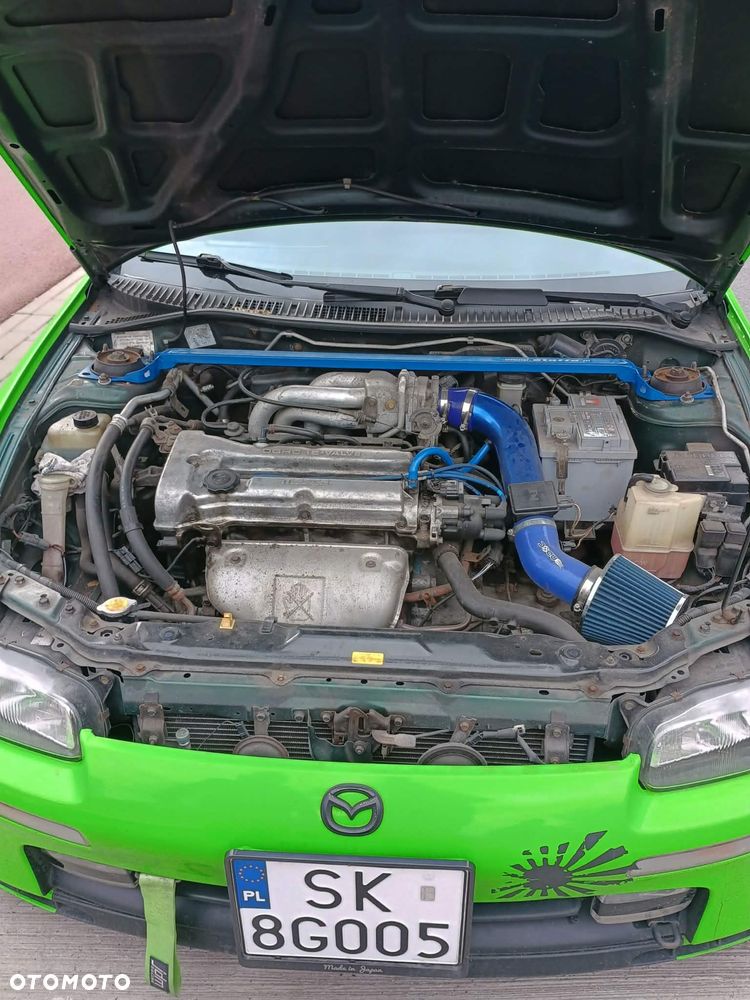 Mazda 323F - 7