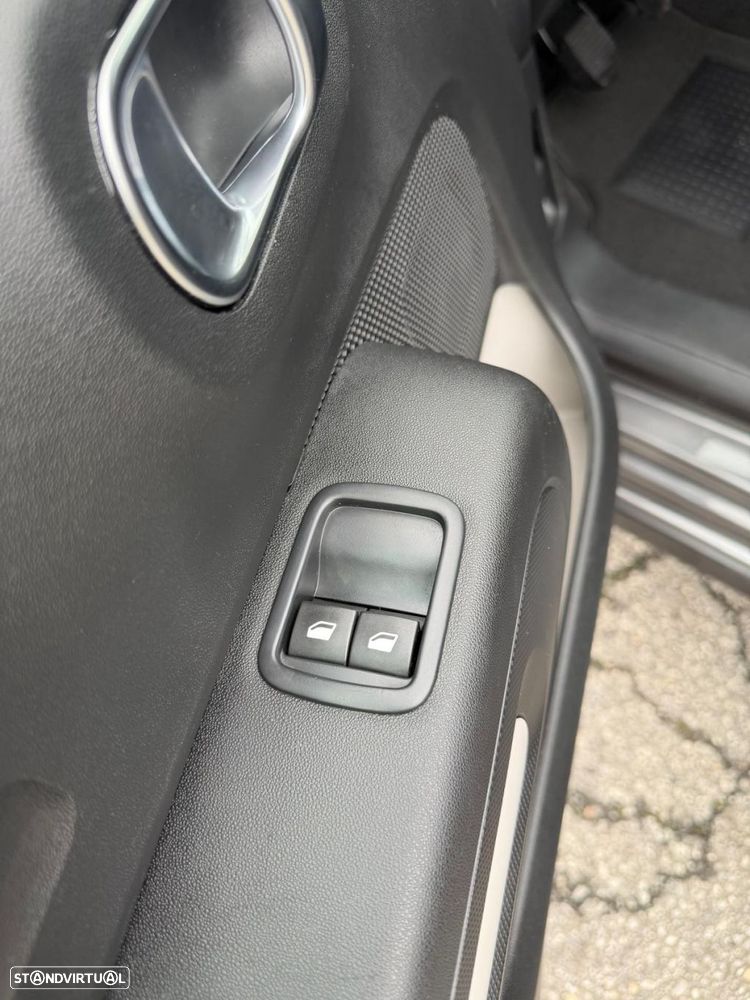 Citroën C3 1.2 PureTech C-Series - 16