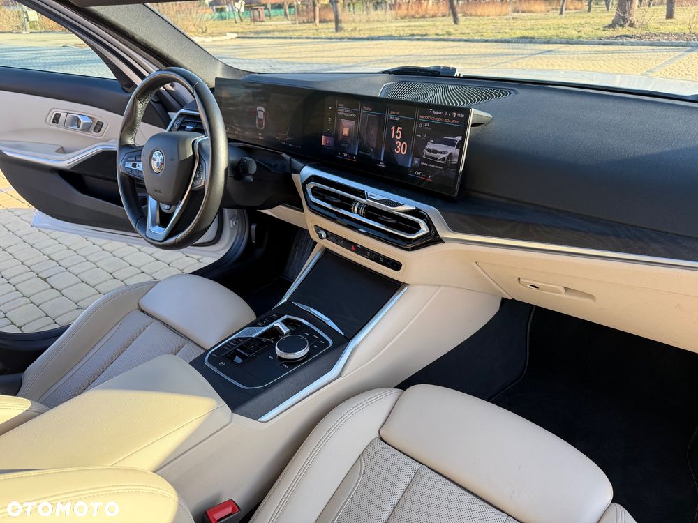 BMW Seria 3 330i xDrive Sport Line - 14