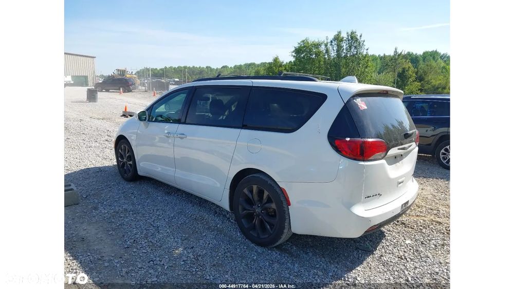 Chrysler Pacifica - 7
