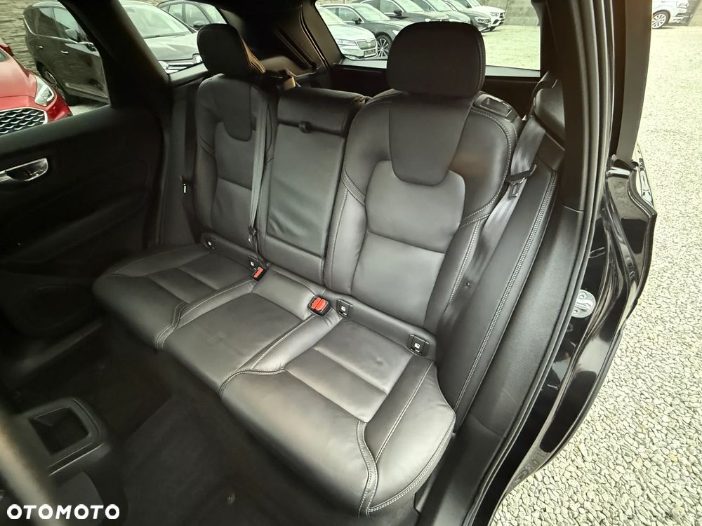 Volvo XC 60 B4 D AWD Ultimate Dark - 32