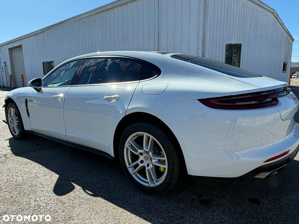 Porsche Panamera - 4