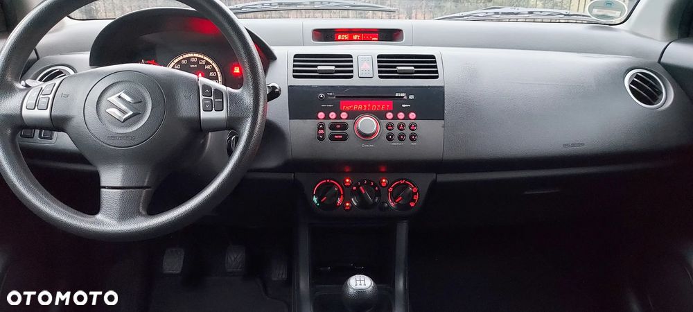 Suzuki Swift 1.3 Limited 25 - 40