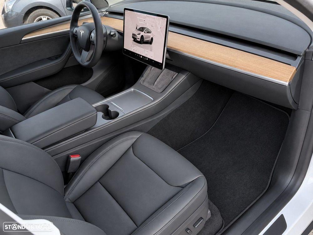Tesla Model Y Long Range Dual Motor AWD - 13