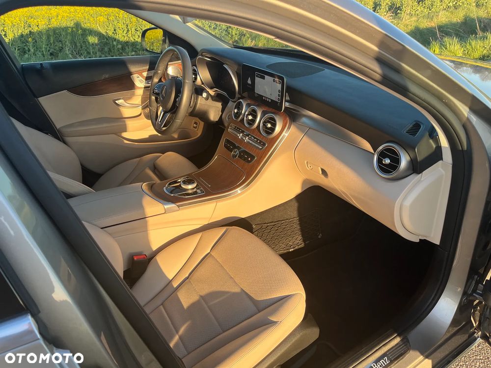 Mercedes-Benz Klasa C 300 4Matic 9G-TRONIC Avantgarde - 13