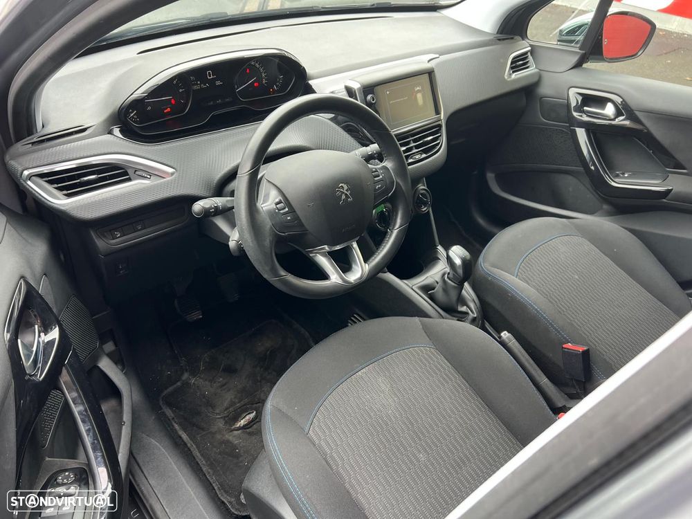 Peugeot 208 1.2 PureTech Signature - 9