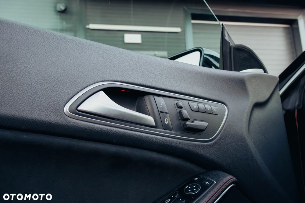 Mercedes-Benz CLA 45 AMG 4Matic 7G-DCT - 16