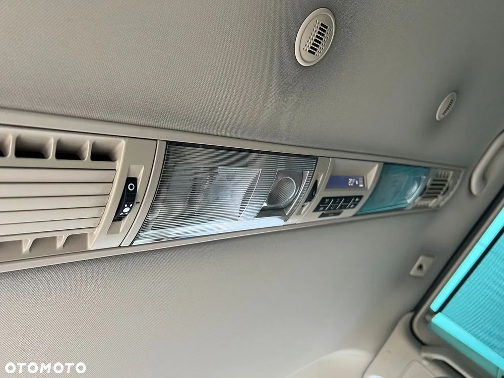 Volkswagen Multivan - 16