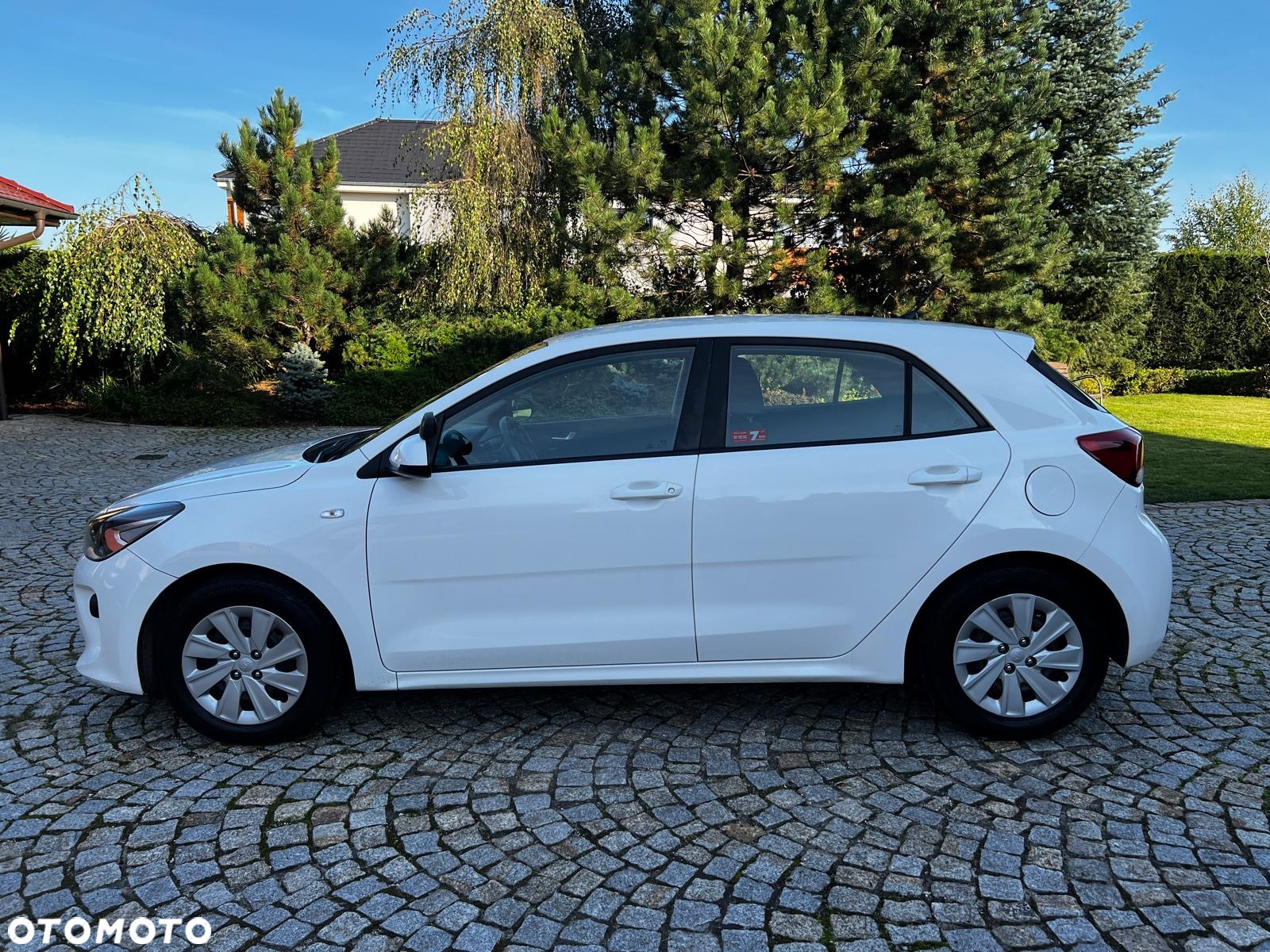 Kia Rio 1.2 L - 4