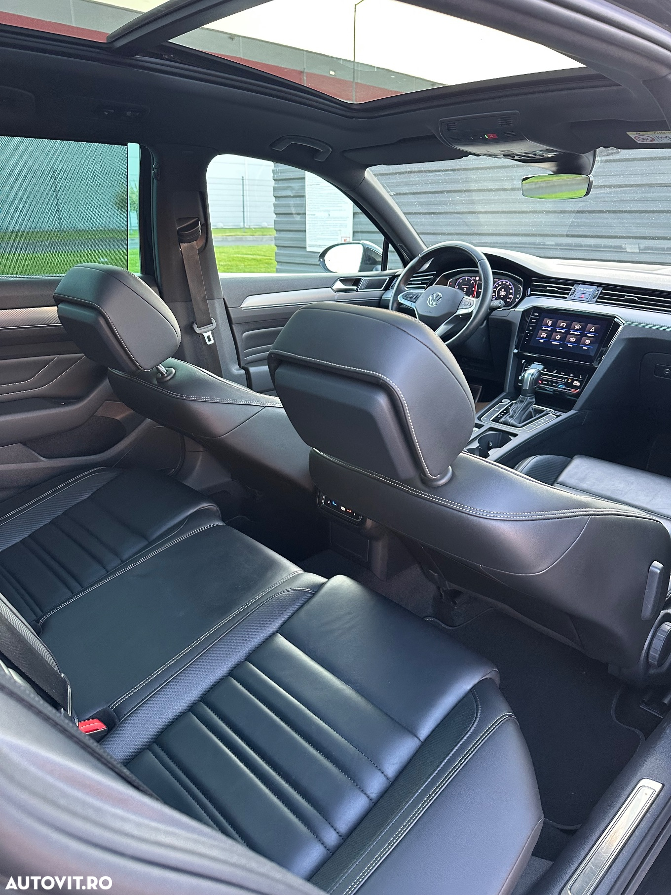 Volkswagen Passat Variant 2.0 TDI SCR DSG R-Line - 13