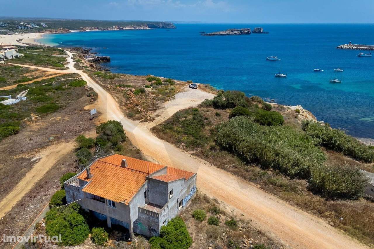 Edificio habitacional por recuperar, composto por 3 apartamentos, com - Grande imagem: 3/5