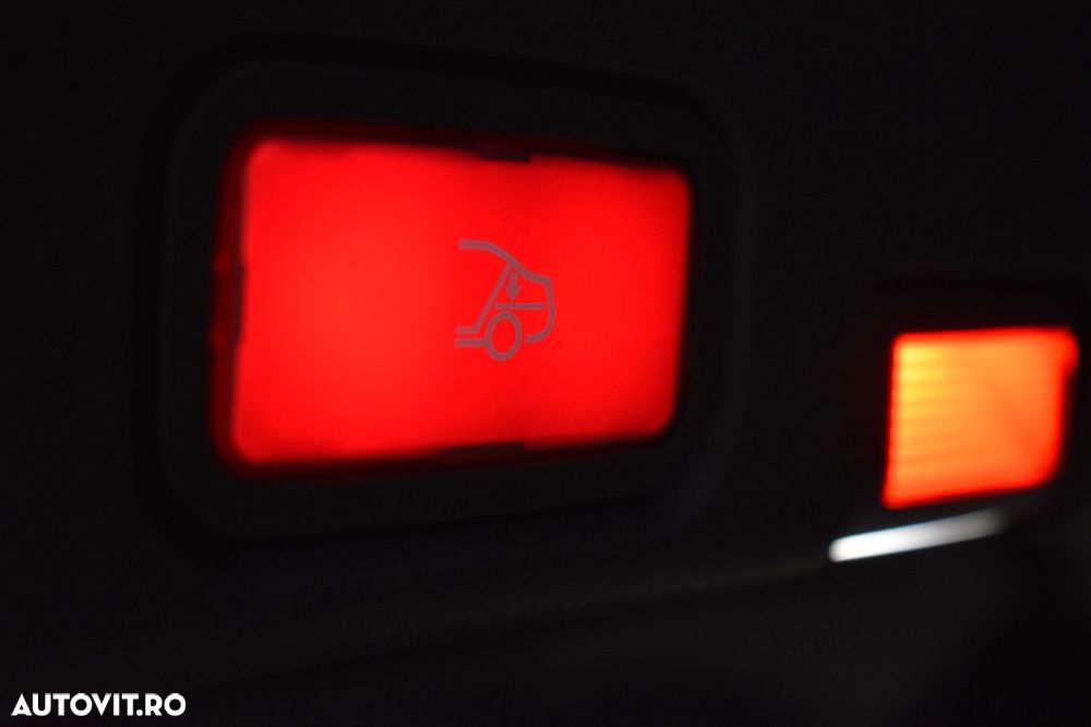 Mercedes-Benz E 200 4Matic 9G-TRONIC Night Edition - 32