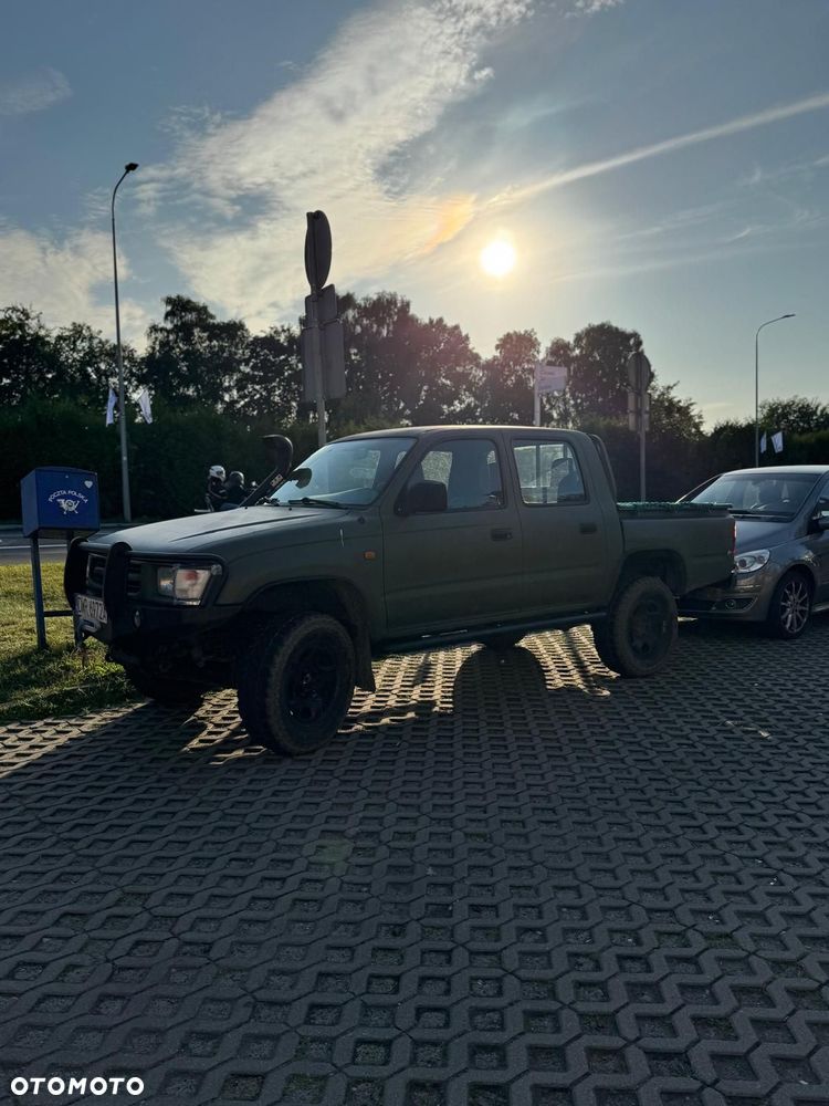 Toyota Hilux 4WD DLX - 18