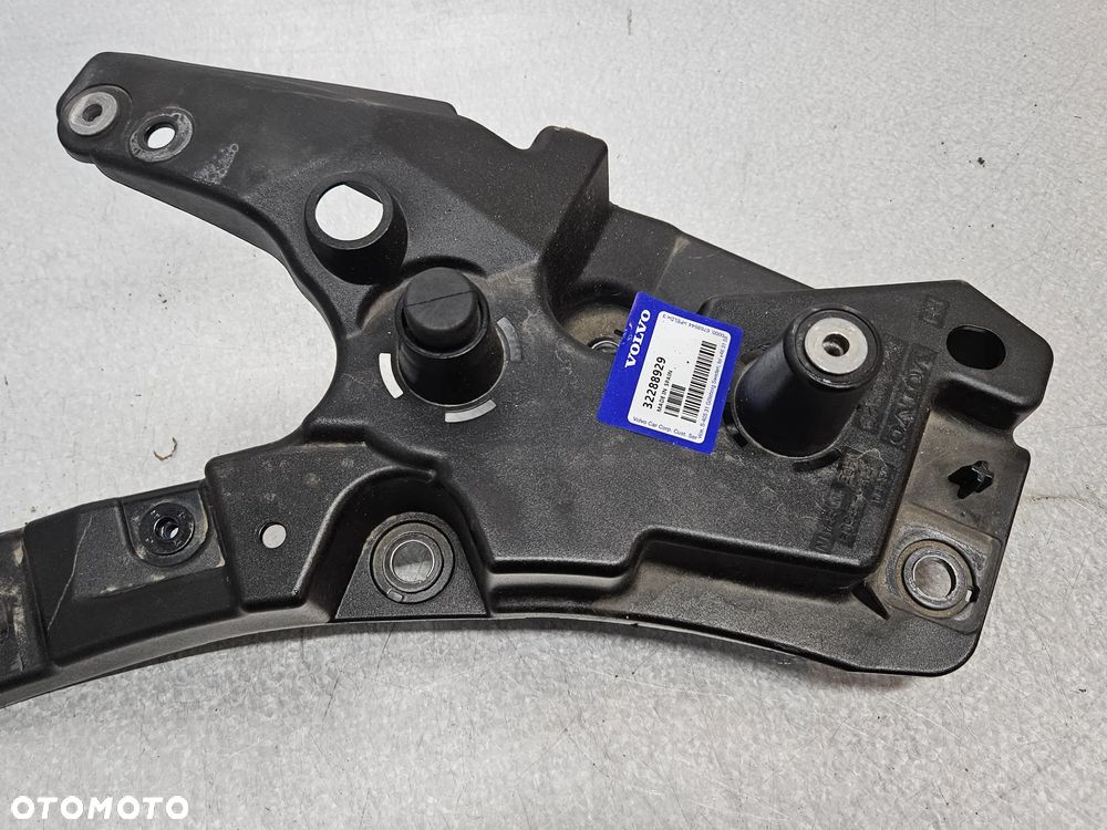 Volvo XC60 mocowanie błotnika prawe - 2