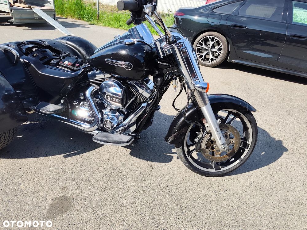 Harley-Davidson FLHTCU Ultra - 2