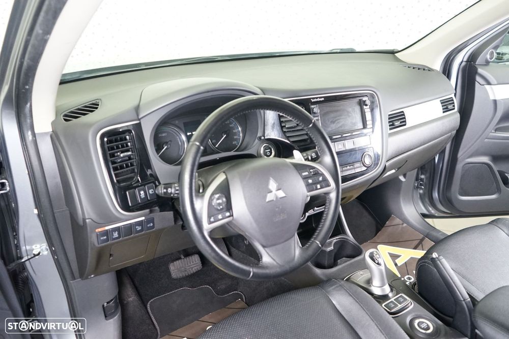 Mitsubishi Outlander 2.0 4WD Plus - 19