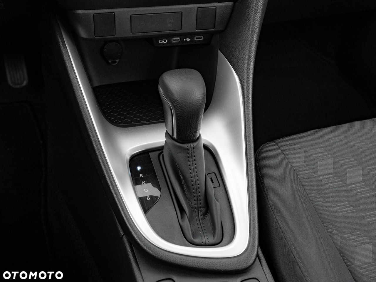 Toyota Yaris Hybrid 1.5 Comfort - 17