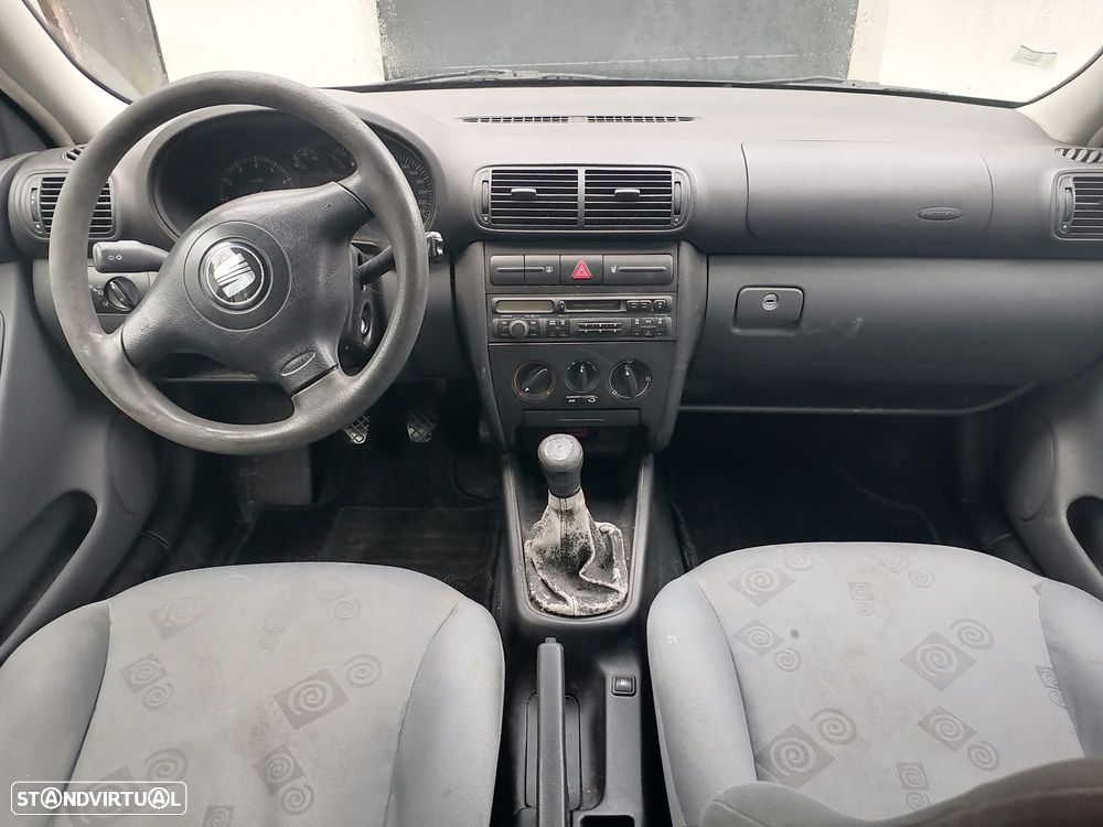 SEAT Leon 1.6 16V Signo - 5