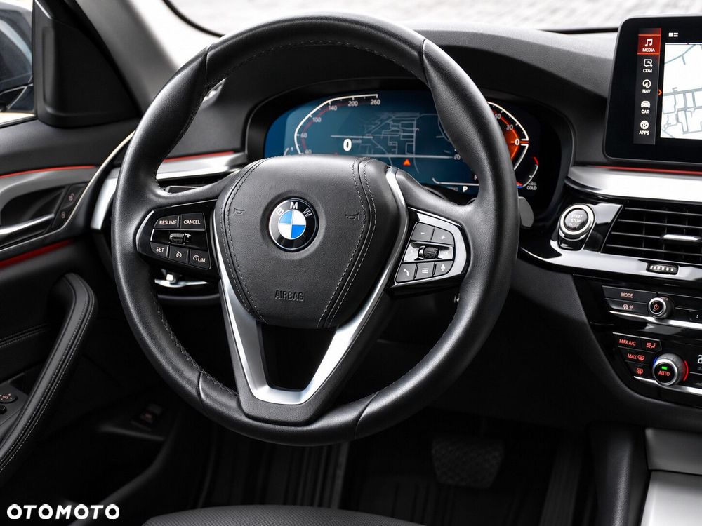 BMW Seria 5 520d xDrive - 17