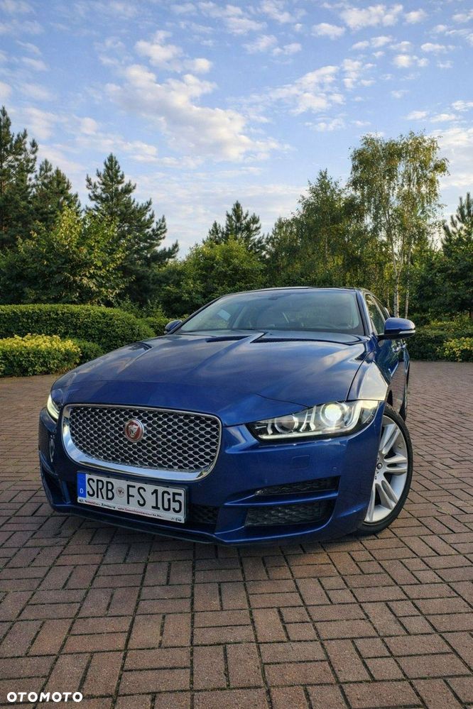 Jaguar XE 20d Prestige - 3