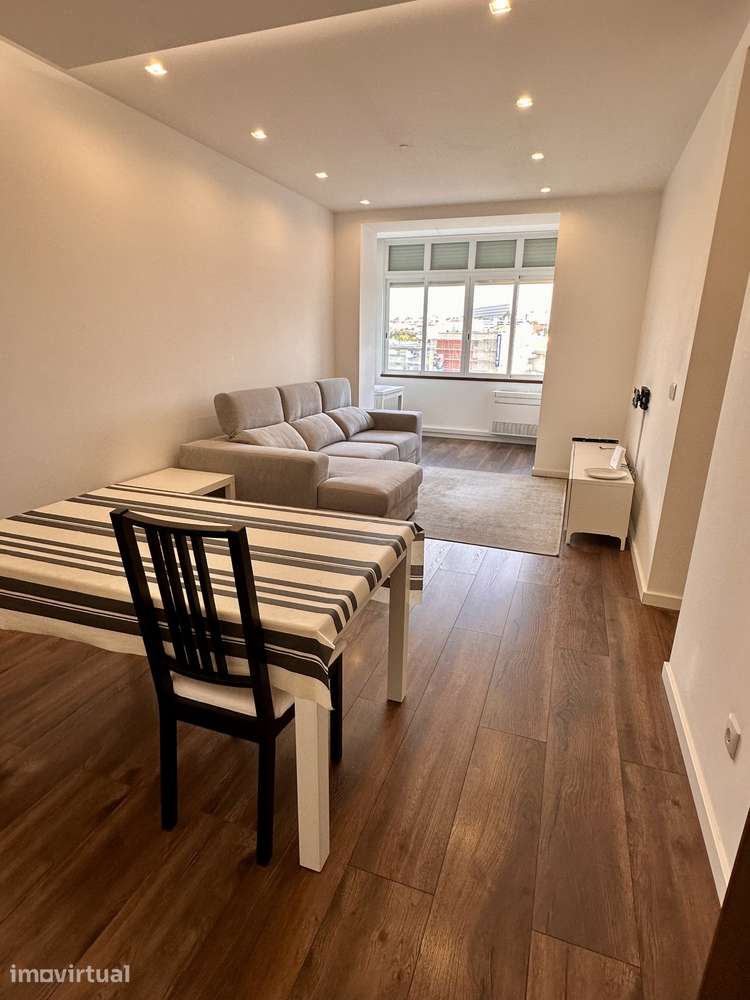 Excelente apartamento T2 junto à Praça de Espanha - Grande imagem: 2/12