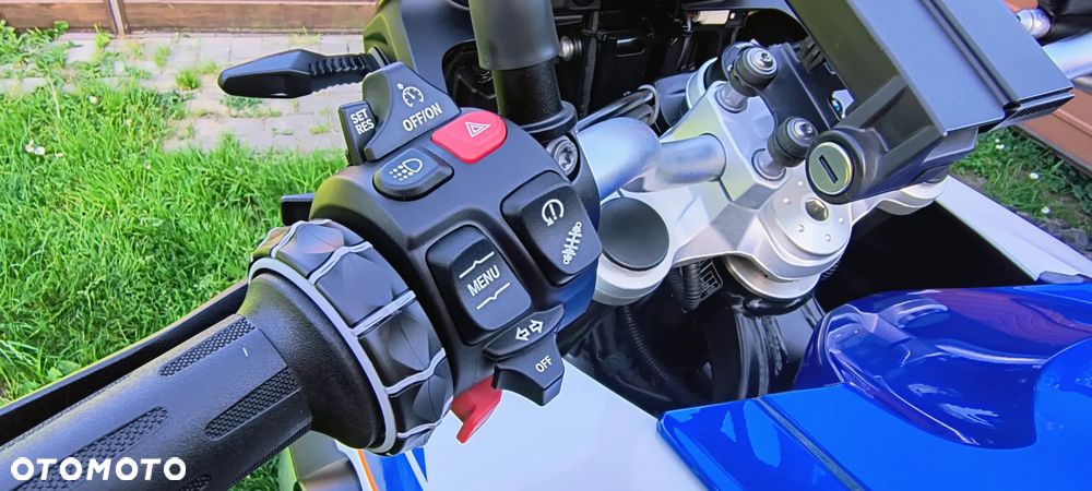 BMW F - 21
