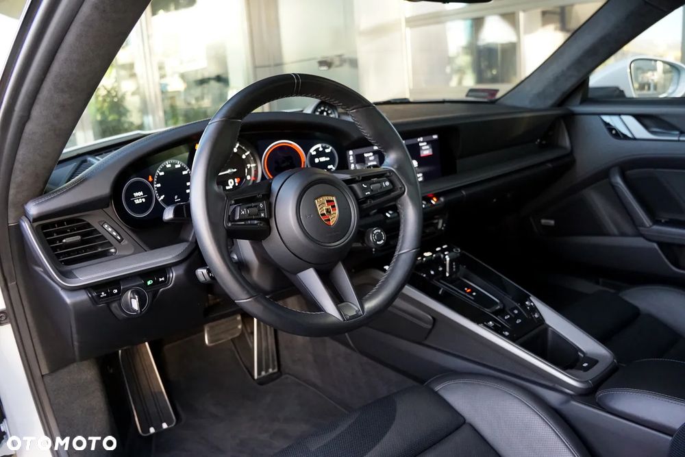 Porsche 911 Carrera 4S - 22