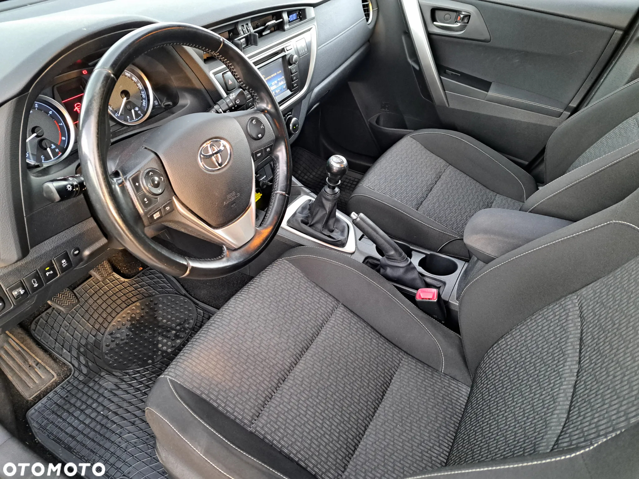 Toyota Auris 1.6 Premium + - 12