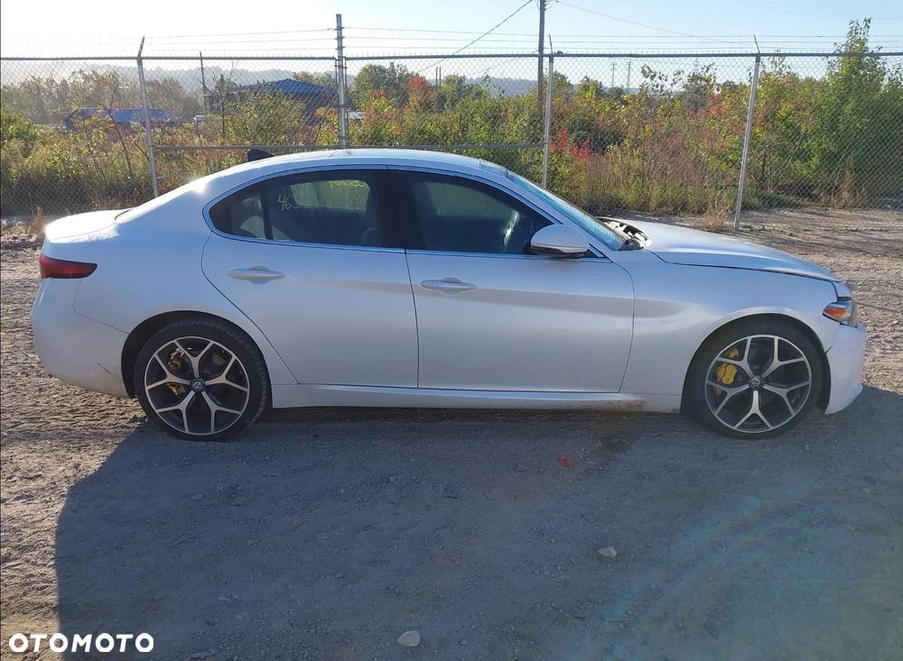 Alfa Romeo Giulia - 6