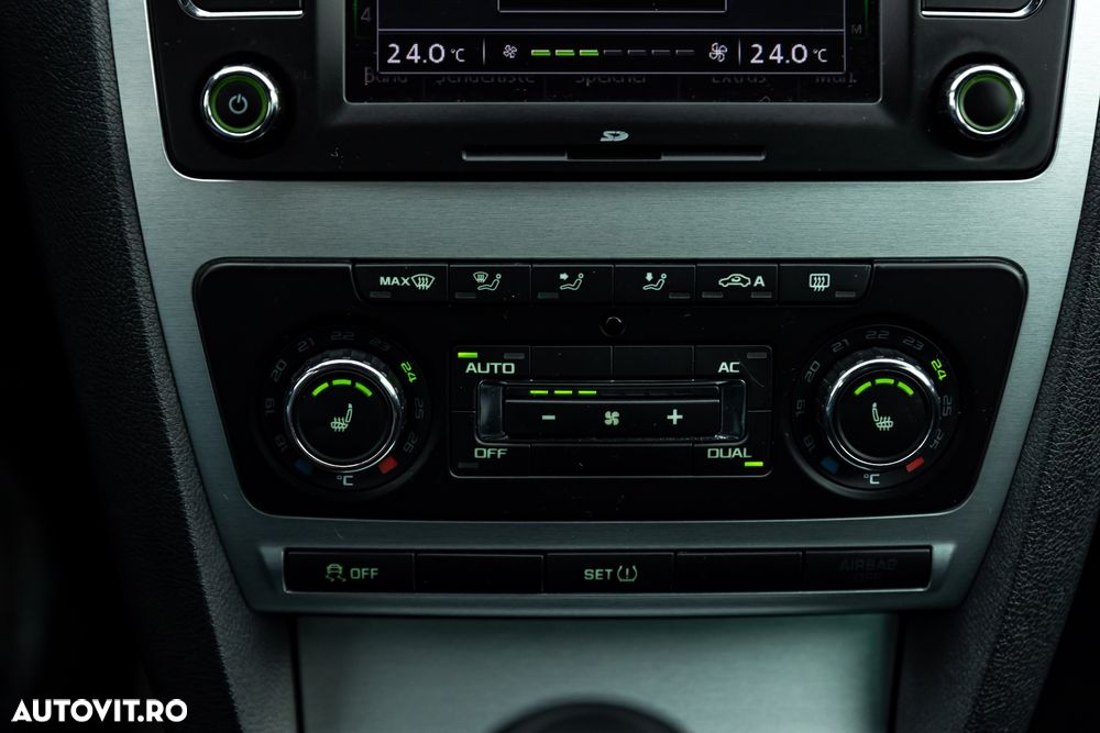 Skoda Octavia Combi 2.0 TDI DPF RS - 25