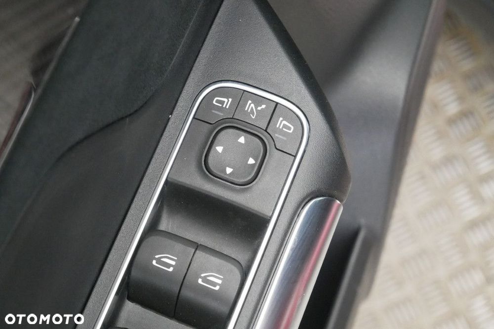 Mercedes-Benz GLA - 28