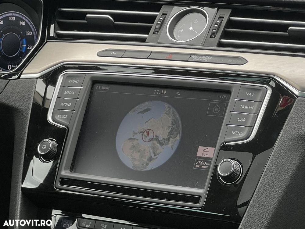 Volkswagen Passat - 11