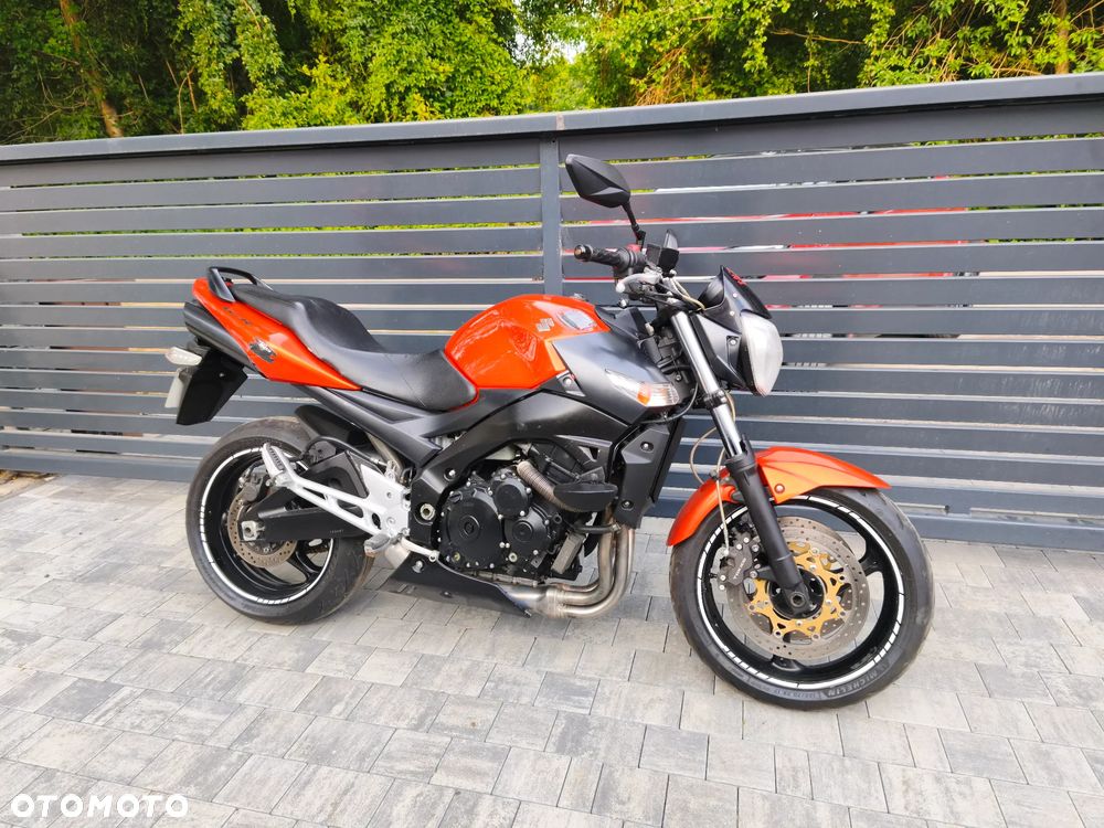 Suzuki GSR - 27