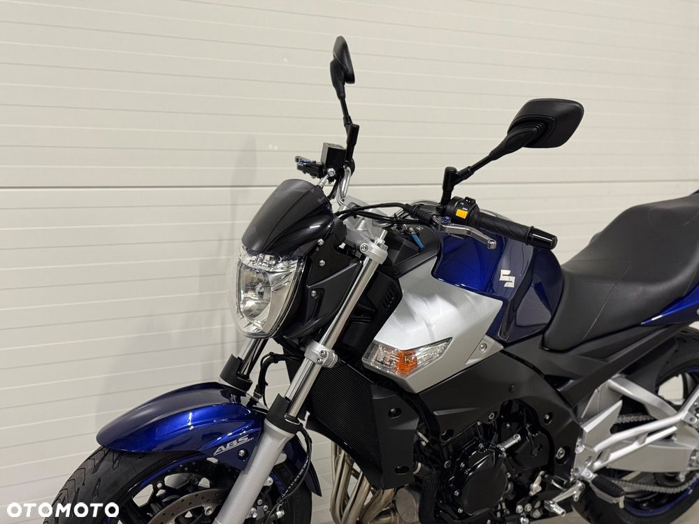 Suzuki GSR - 22