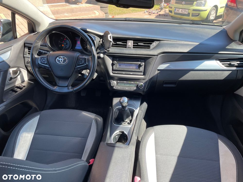 Toyota Avensis 2.0 D-4D Selection - 6