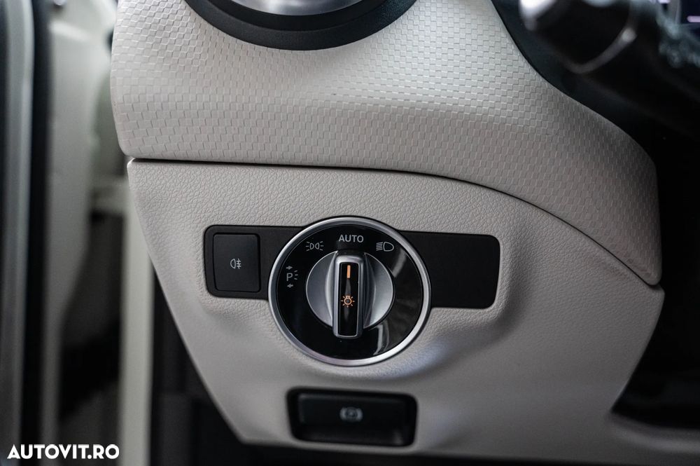 Mercedes-Benz A 180 CDI BlueEfficiency 7G-DCT - 24