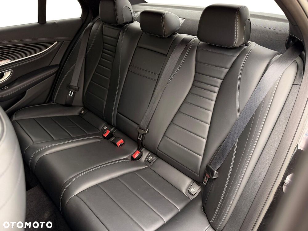 Mercedes-Benz Klasa E 220 d 4-Matic AMG/Avantgarde - 26