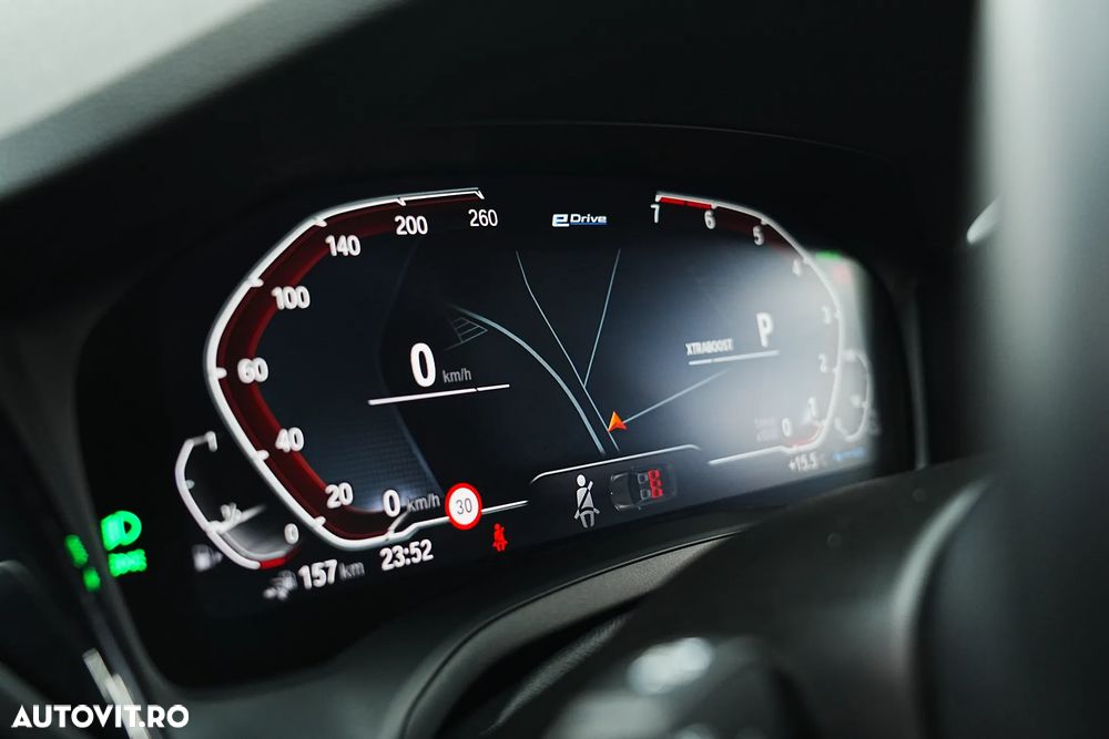 BMW Seria 3 330e Aut. Sport Line - 12