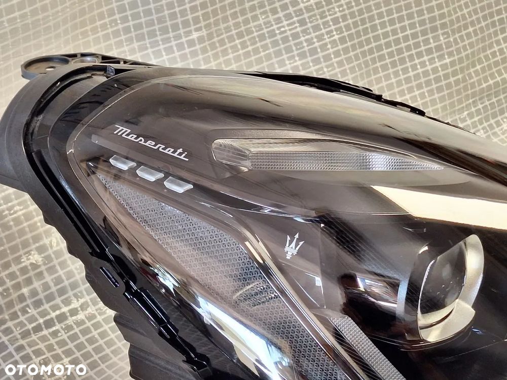 lampa przod maserati grecale m182 full led ciemna doswietlenie orginal NOWA - 5