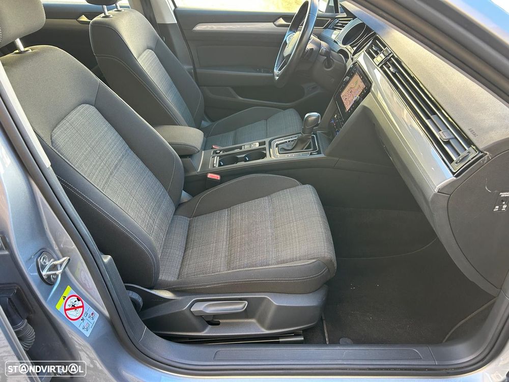 VW Passat Variant 2.0 TDi Business DSG - 35