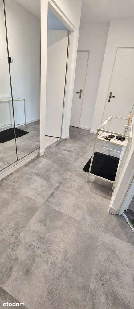 63 m², osobna kuchnia i 3 pokoje + balkon | Piękna