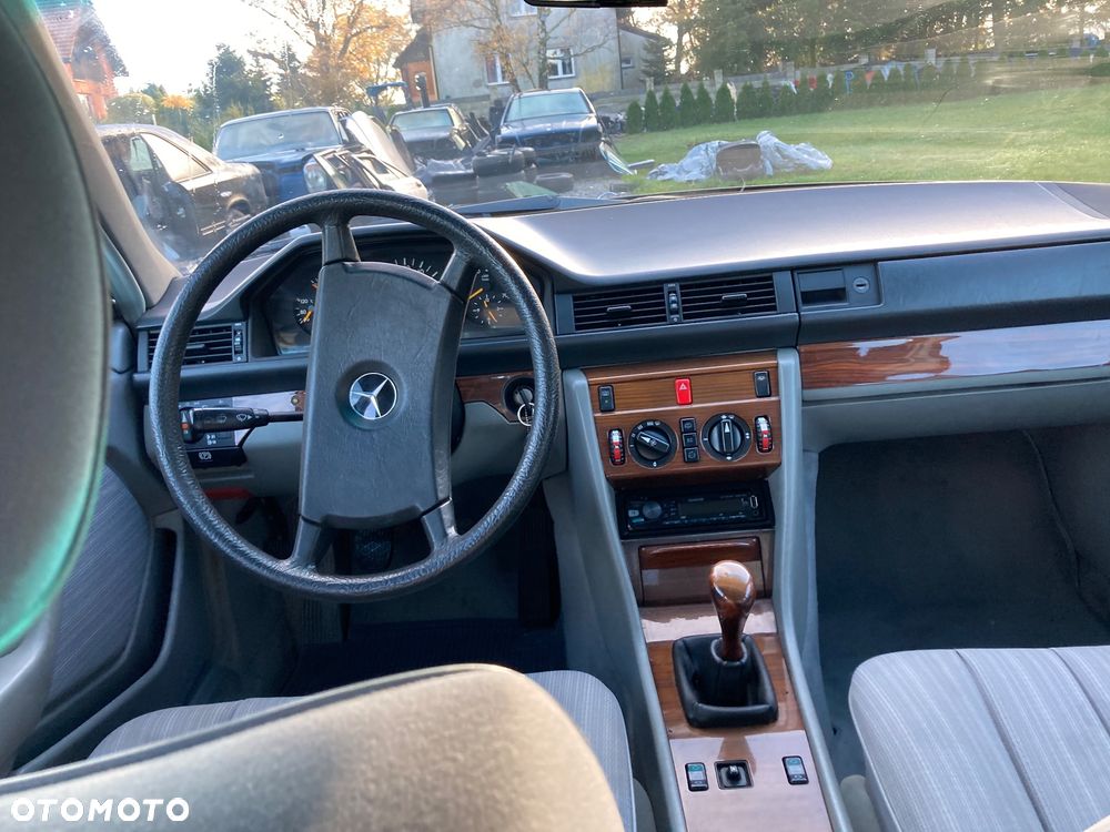 Mercedes-Benz W124 (1984-1993) - 16