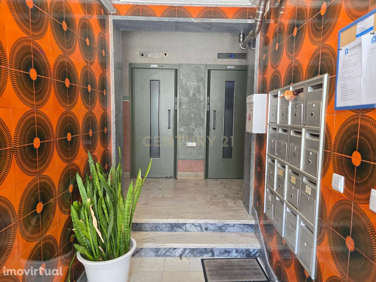 Apartamento T3 Renovado em Amora, Seixal - Grande imagem: 2/26