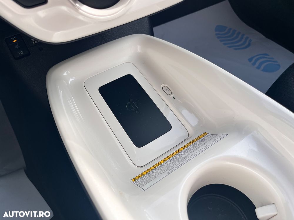 Toyota Prius (Hybrid) Sol - 17