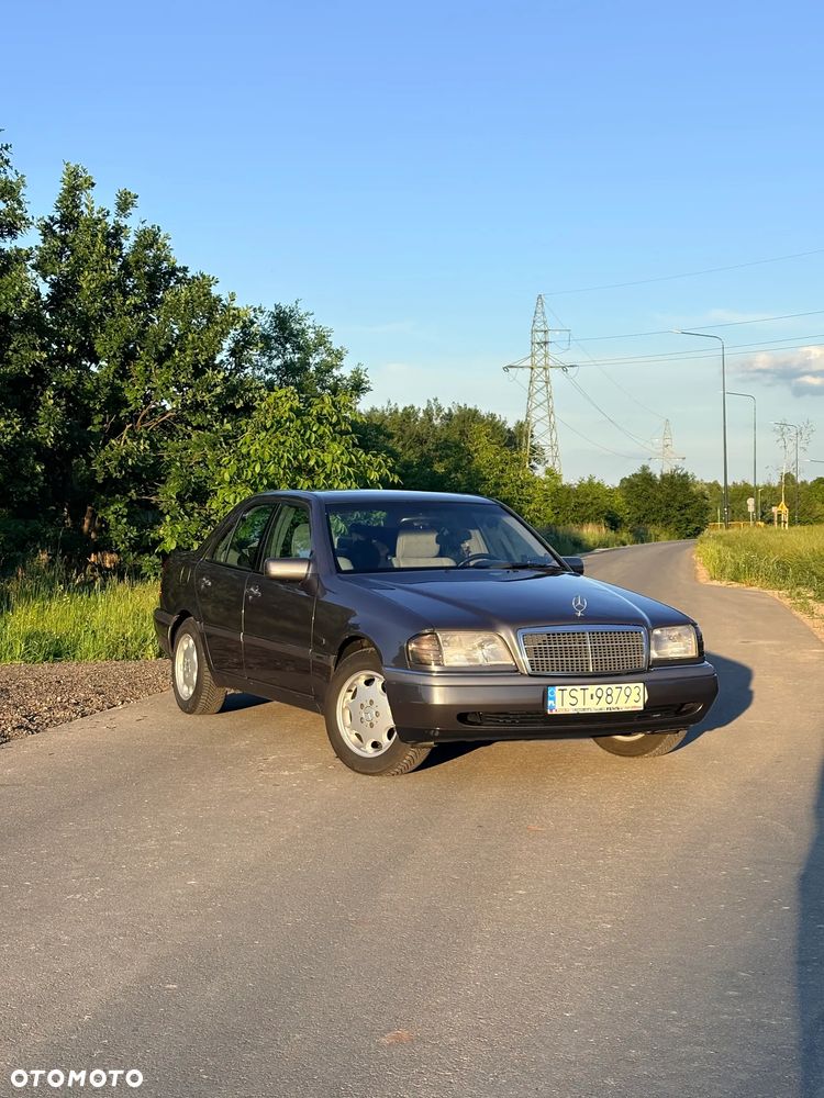 Mercedes-Benz Klasa C 180 T Elegance - 13