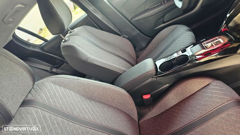 Peugeot 208 1.2 Hybrid Allure e-DCS6 - 13